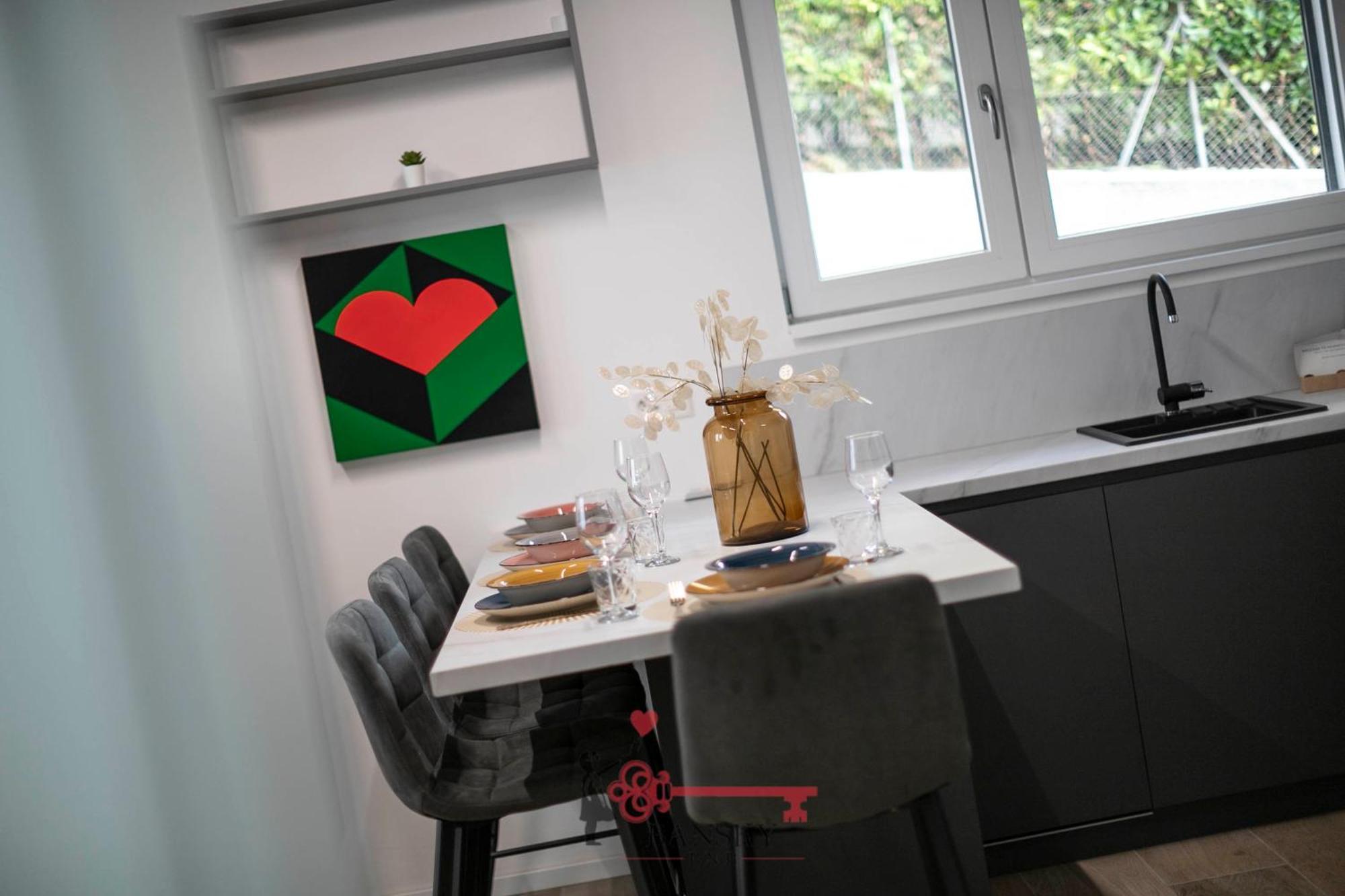 Home Sofia Room 2 - Modern Station -By Easylife Swiss 盧加諾 外观 照片